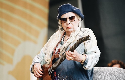 Joni Mitchell a susţinut primul concert live din 2002 - VIDEO