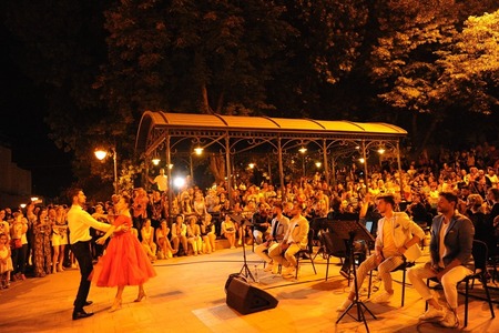 Constanţa: "Sunset Sea-mphony" revine în această săptămână/ Sunt programate două spectacole pe zi, unul în Parcul Arheologic, celălalt pe faleza Cazinoului/ Intrarea este liberă