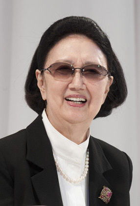 Hanae Mori, celebru designer japonez pentru filme, moare la vârsta de 96 de ani / Mori a realizat rochia de mireasă a împărătesei Japoniei 
