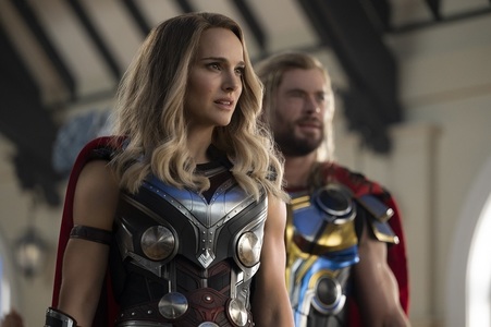Disney+ Day oferă premiere de excepţie, inclusiv „Thor: Iubire şi Tunete” şi un nou scurtmetraj Familia Simpson