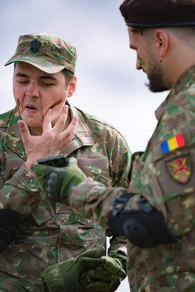Selly promovează campania de recrutare derulată de MAPN şi a participat la primele instrucţii alături de Scorpionii Roşii - FOTO