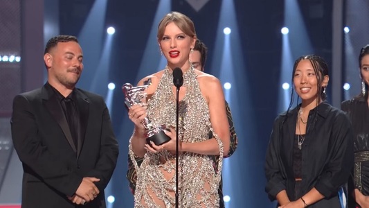 Bad Bunny şi Taylor Swift, marii câştigători la gala MTV Video Music Awards - VIDEO