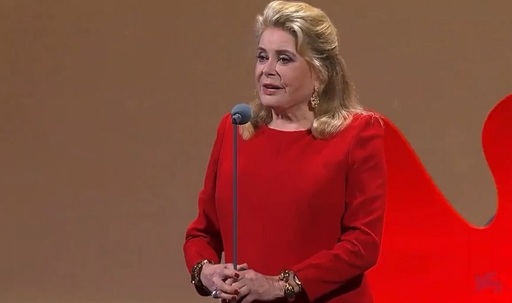 Festivalul de Film de la Veneţia s-a deschis cu actriţa Catherine Deneuve şi preşedintele ucrainean Volodimir Zelenski invitat surpriză - VIDEO