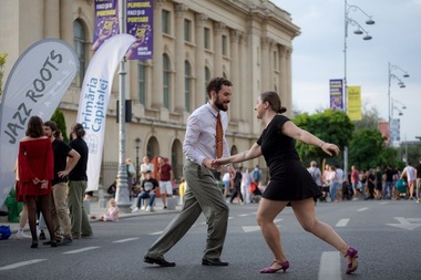 "Străzi Deschise" aniversează Bucureştiul cu zeci de evenimente pe Calea Victoriei şi Cheiul Dâmboviţei