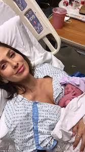 Alec Baldwin a devenit tată pentru a opta oară. Soţia sa, Hilaria, a născut o fetiţă: Ilaria Catalina Irena 