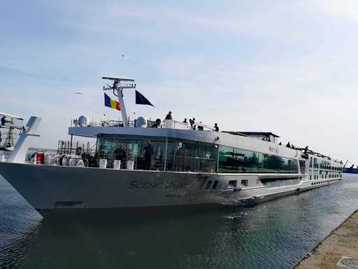 O navă de pasageri cu 115 turişti din SUA şi Canada a sosit în Portul Constanţa