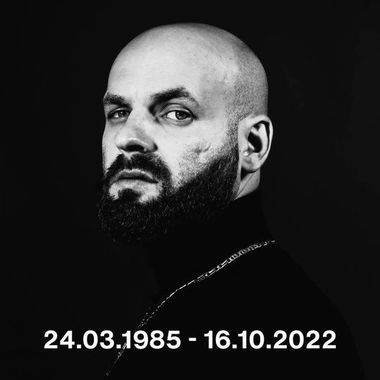 UPDATE - NOSFE, artist al trupei Şatra B.E.N.Z, a murit. Avea 37 de ani / Bărbatului i s-a făcut rău în locuinţă / Dosar penal deschis de poliţişti 