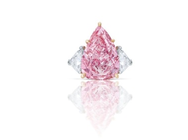 Diamantul roz gigant "Fortune Pink", adjudecat la 28,3 milioane de euro