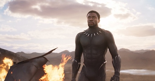 Costumul purtat de actorul Chadwick Boseman în "Black Panther", expus într-un muzeu din Washington - FOTO