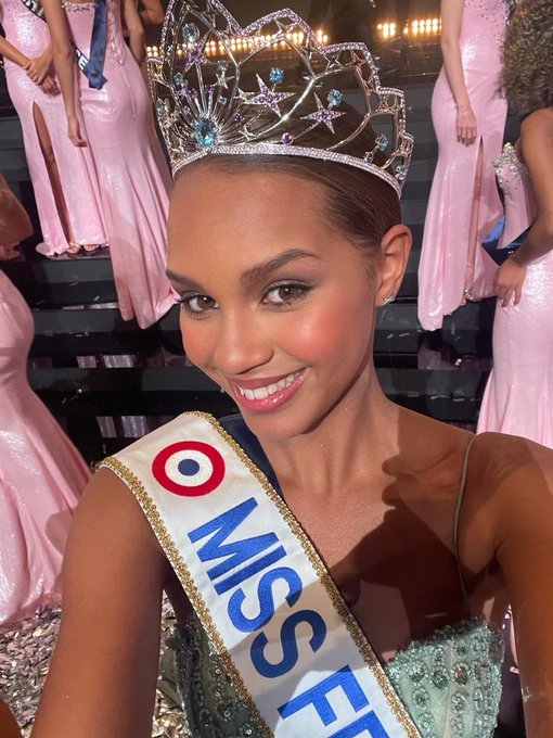 Indira Ampiot, Miss Guadelupa, a fost aleasă Miss Franţa 2023. Ea are 18 ani şi este studentă la comunicare - FOTO
