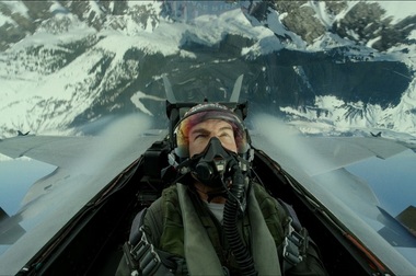 Tom Cruise le-a mulţumit fanilor pentru contribuţia la succesul „Top Gun: Maverick”, în timpul unei cascadorii impresionante - VIDEO