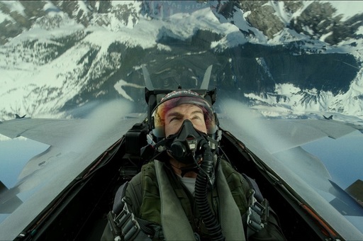 Tom Cruise le-a mulţumit fanilor pentru contribuţia la succesul „Top Gun: Maverick”, în timpul unei cascadorii impresionante - VIDEO