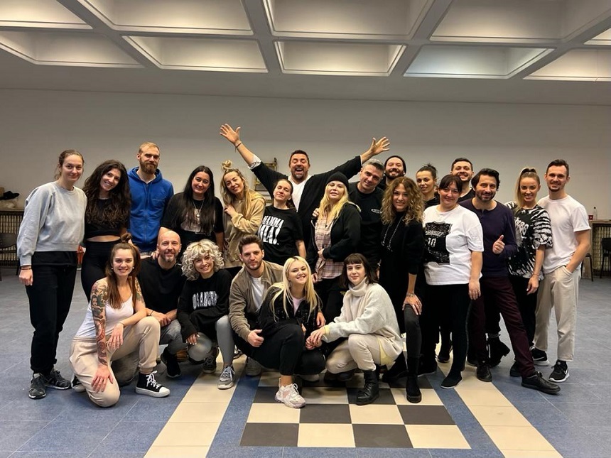 Musicalul „Mamma Mia!“ este programat săptămâna viitoare la Sala Palatului. Mesajul artiştilor Loredana, Horia Brenciu si Cornel Ilie de sărbători - VIDEO