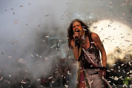 Steven Tyler, solistul formaţiei Aerosmith, vizat de o plângere pentru agresiune sexuală asupra unei minore