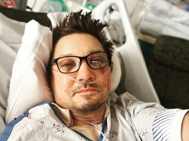 Jeremy Renner şi-a sărbătorit ziua de naştere în spital, după accidentul cu plugul de zăpadă - FOTO