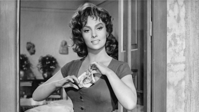 Sophia Loren, considerată mult timp rivala Ginei Lollobrigida, a transmis că este „tulburată şi întristată” de vestea morţii actriţei