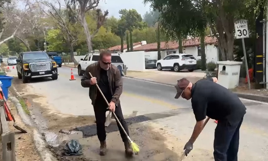 Arnold Schwarzenegger a reparat o groapă de pe o stradă din cartierul său - VIDEO