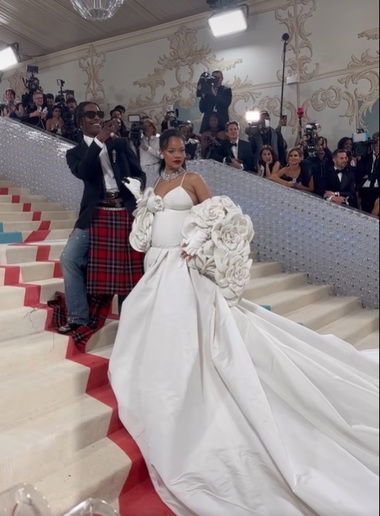 Met Gala - Starurile modei şi ale showbiz-ului l-au omagiat pe Karl Lagerfeld în cea mai extravagantă seară de la New York/ VIDEO