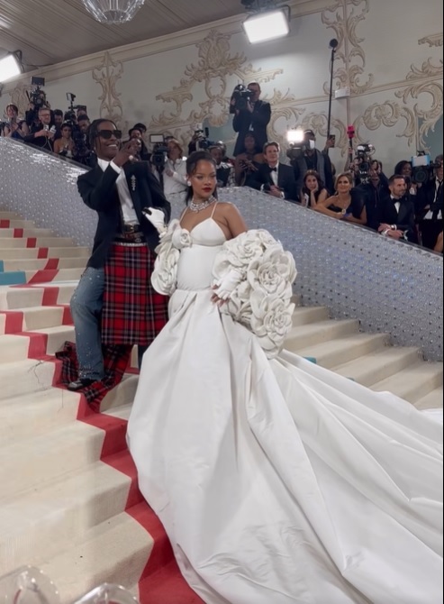 Met Gala - Starurile modei şi ale showbiz-ului l-au omagiat pe Karl Lagerfeld în cea mai extravagantă seară de la New York/ VIDEO