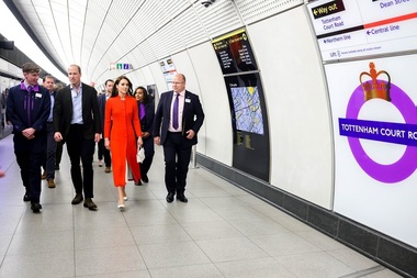 Prinţul şi prinţesa de Wales au mers cu metroul la un pub din Soho - FOTO