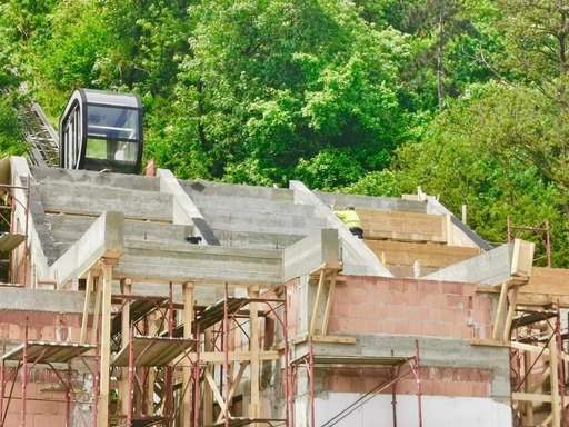 Lucrările la telecabina de la Cetatea Devei sunt aproape de final / În luna august va fi redată în circuitul turistic