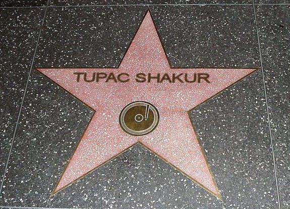 Rapperul american Tupac Shakur, ucis în urmă cu aproape treizeci de ani, onorat cu o stea pe Walk of Fame - VIDEO