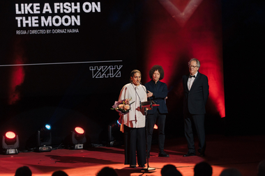INTERVIU: Aventura regizoarei iraniene, Dornaz Hajiha, la TIFF. A câştigat marele premiu al festivalului şi admiraţia lui Geoffrey Rush

