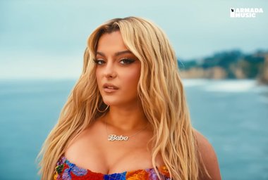 Cântăreaţa Bebe Rexha vorbeşte despre greutatea ei: Ştiu că m-am îngrăşat. Doar că m-am săturat ca oamenii să vorbească despre asta