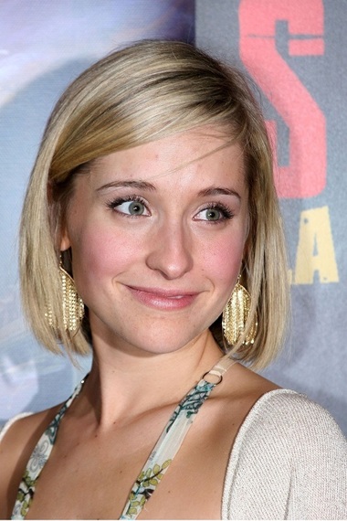 Actriţa de televiziune Allison Mack, care a pledat vinovată pentru implicarea ei într-un caz de trafic sexual, a fost eliberată din închisoare