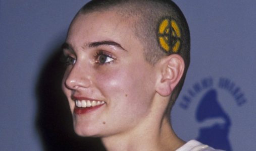Moartea lui Sinéad O'Connor nu este tratată de poliţie ca fiind suspectă. Irlanda şi întreaga lume artistică deplânge dispariţia unei cântăreţe deschizătoare de drumuri, cu o voce incredibilă
