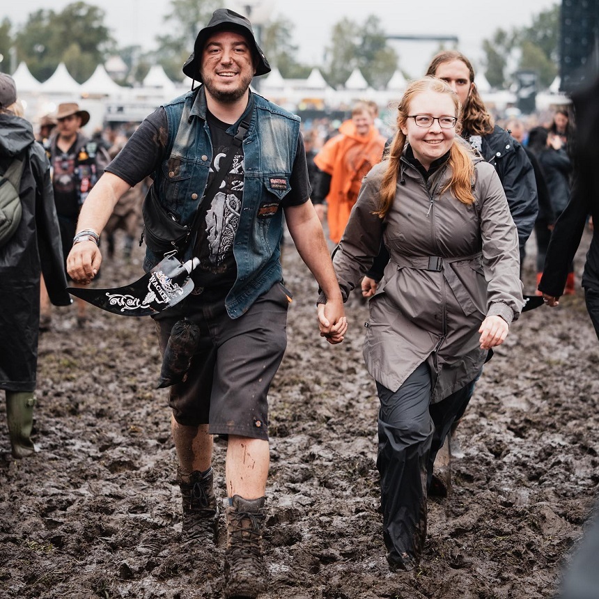 Festivalul de heavy metal Wacken din Germania a oprit intrarea participanţilor, după ce o ploaie persistentă a transformat locul în noroi