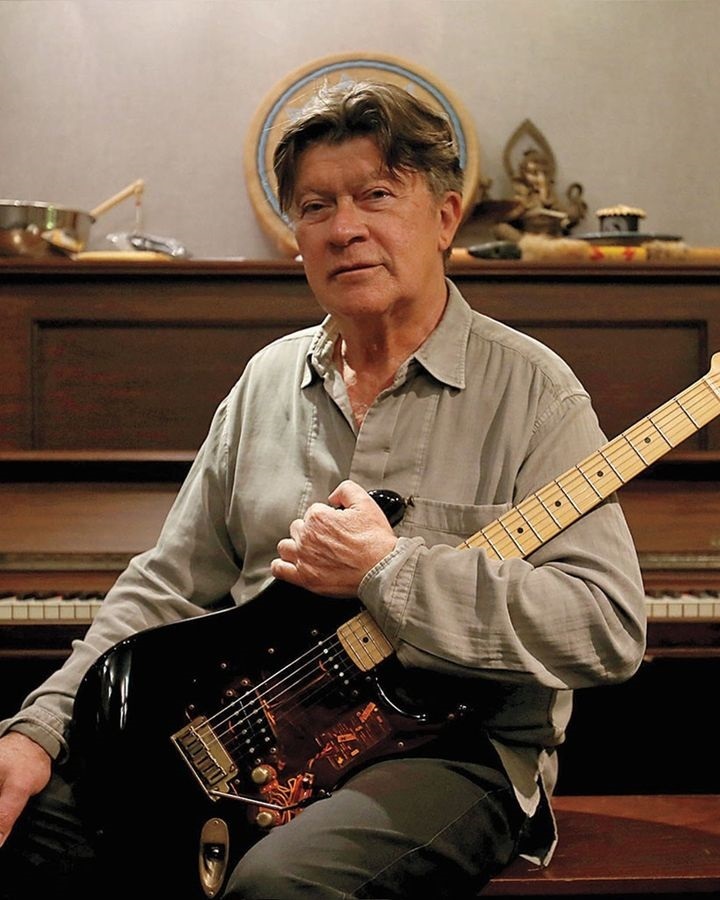 Chitaristul canadian Robbie Robertson, liderul grupului The Band, a murit la vârsta de 80 de ani