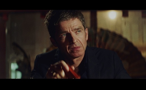 Noel Gallagher a recunoscut că se chinuie să îşi amintească versurile pe scenă