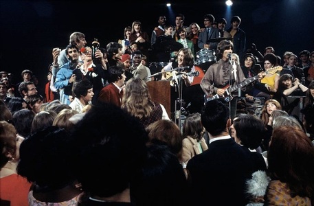 Mama chitaristului George Harrison povestea, într-o scrisoare adresată unei admiratoare din Liverpool, „dezgustul” faţă de fanii The Beatles care ţipau la concerte