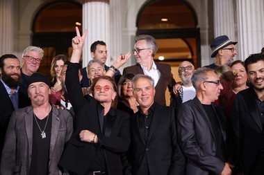 Festivalul de Film de la Sarajevo a fost deschis cu un omagiu adus muzicii şi filmelor în vremuri de război. Bono şi The Edge, invitaţi speciali