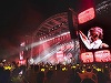Robbie Williams la Bucureşti: 33 de ani de carieră în două ore de show. Artistul britanic a mulţumit publicului „fenomenal”: „În seara aceasta va fi terapie pentru mine şi distracţie pentru voi!”/ FOTO/ VIDEO