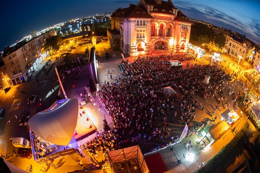 Mai mult de 16.000 de constănţeni şi turişti, spectatori la a doua ediţie Sunscreen Film & Arts Festival - FOTO