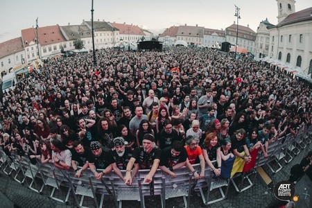 ARTmania Festival - 21.000 de participanţi s-au întâlnit la Sibiu pentru trei zile de concerte şi evenimente alternative oferite de 16 trupe emblematice pe trei scene concept