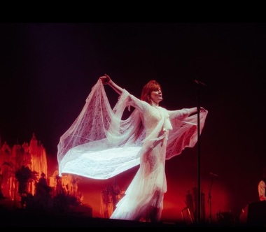 Solista trupei Florence + the Machine a anunţat că a suferit o intervenţie chirurgicală care i-a salvat viaţa
