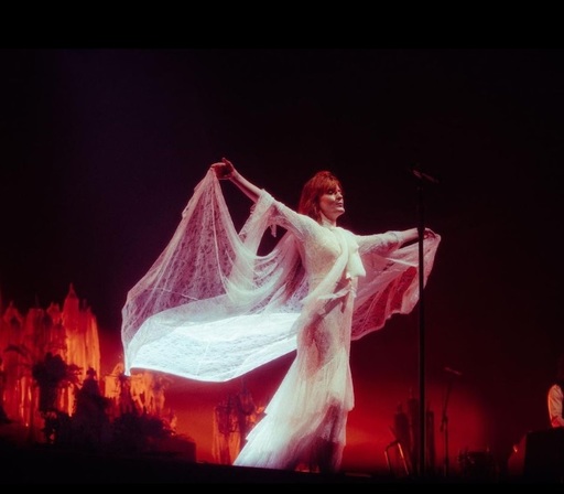 Solista trupei Florence + the Machine a anunţat că a suferit o intervenţie chirurgicală care i-a salvat viaţa