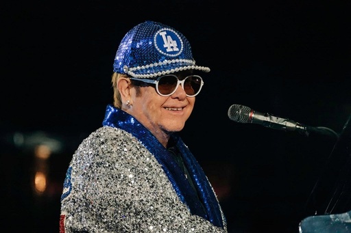Elton John, spitalizat după ce a căzut în locuinţa sa din Nisa