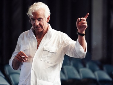 Artistul care a realizat machiajul pentru „Maestro” explică de ce a ales un nas protetic pentru Bradley Cooper în rolul Leonard Bernstein 