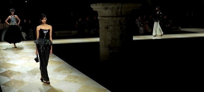 Armani a organizat un spectacol de modă la Veneţia pentru invitaţii săi celebri - VIDEO