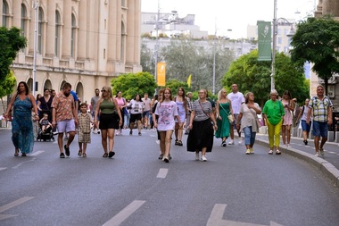Străzi deschise - Spectacole de teatru şi de magie, concerte de jazz, ateliere pentru copii pe Calea Victoriei, acrobaţii în cartierul Aviaţiei