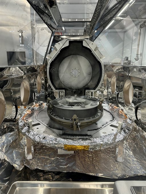 Probabile resturi de asteroid găsite la deschiderea unei sonde NASA revenite după şapte ani