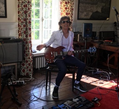 Mick Jagger afirmă că cei opt copii ai săi nu au nevoie de 500 de milioane de dolari pentru a trăi bine, sugerând că şi-ar putea dona averea