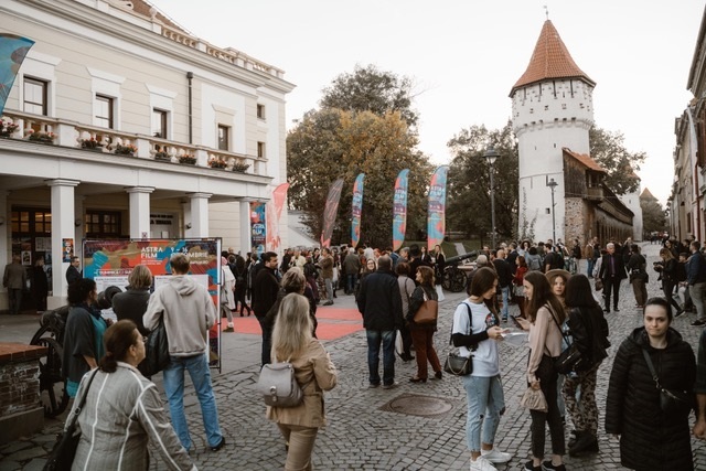 Ediţia aniversară Astra Film Festival începe duminică la Sibiu cu un film despre Volodimir Zelenski