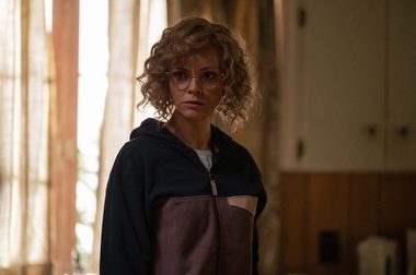 Sezonul al doilea al serialului dramă-thriller „Yellowjackets”, cu Juliette Lewis şi Christina Ricci, va fi disponibil pe SkyShowtime din 28 octombrie - VIDEO