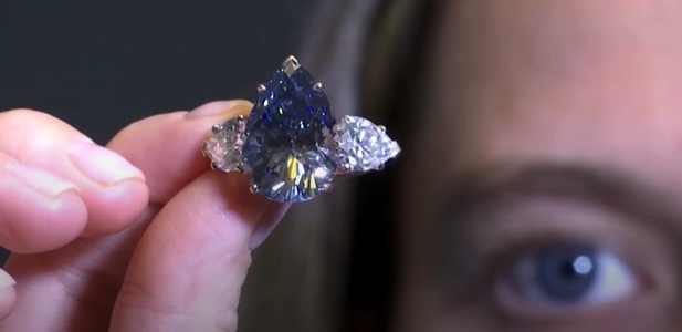 Un diamant albastru ar putea fi vândut cu 50 de milioane de dolari la licitaţia Christie's
