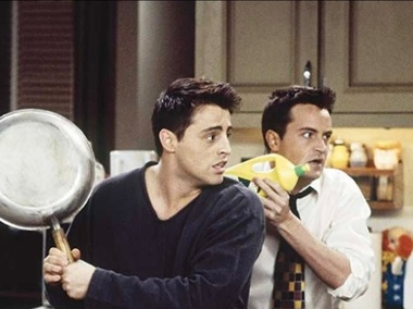 Actorii din "Friends" Matt LeBlanc şi Courteney Cox i-au adus un omagiu lui Matthew Perry - VIDEO